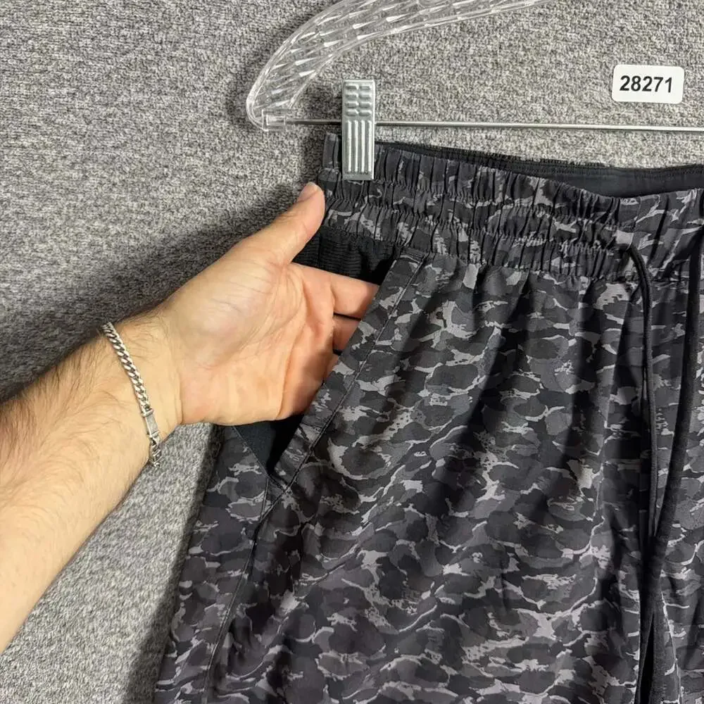 Lululemon Men’s Size Medium Black Camo 7
